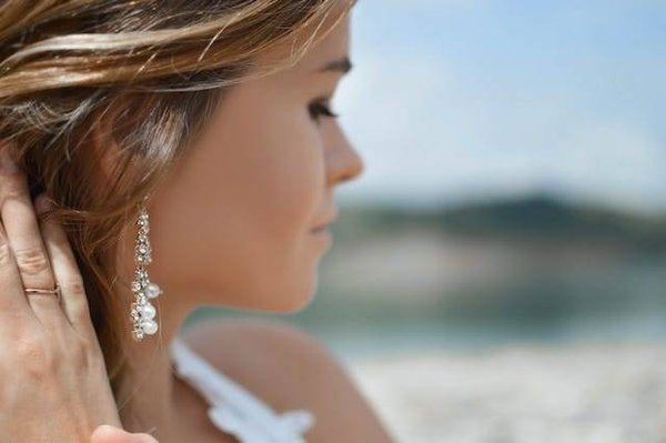 Comment choisir les boucles d'oreilles parfaites pour votre visage et votre coiffure ?
