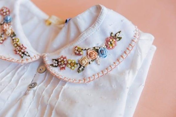 Comment Personnaliser ses Vêtements avec des DIY Simples et Créatifs ?